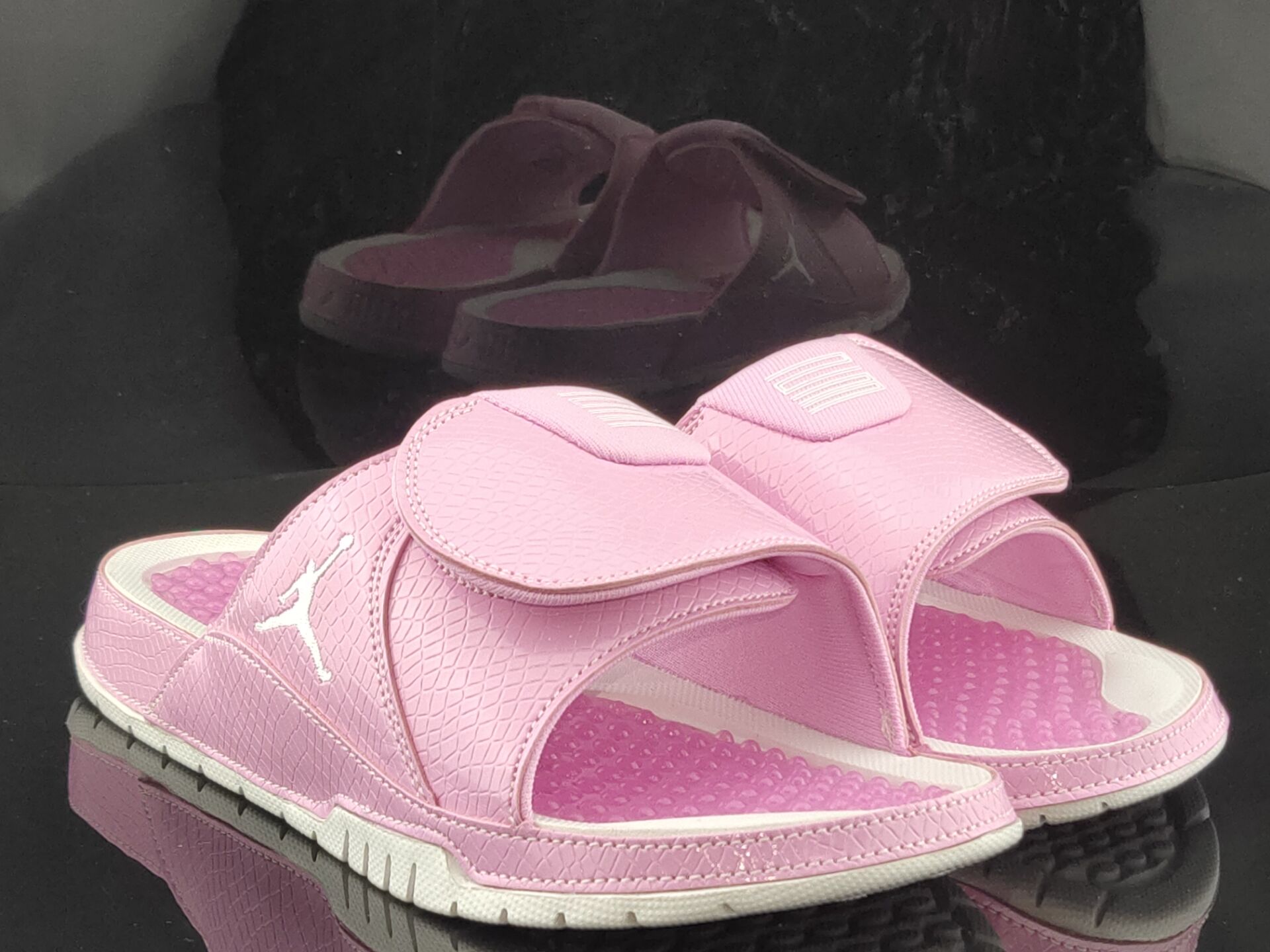 Women Air Jordan Hydro XI Retro Pink White Sandal - Click Image to Close